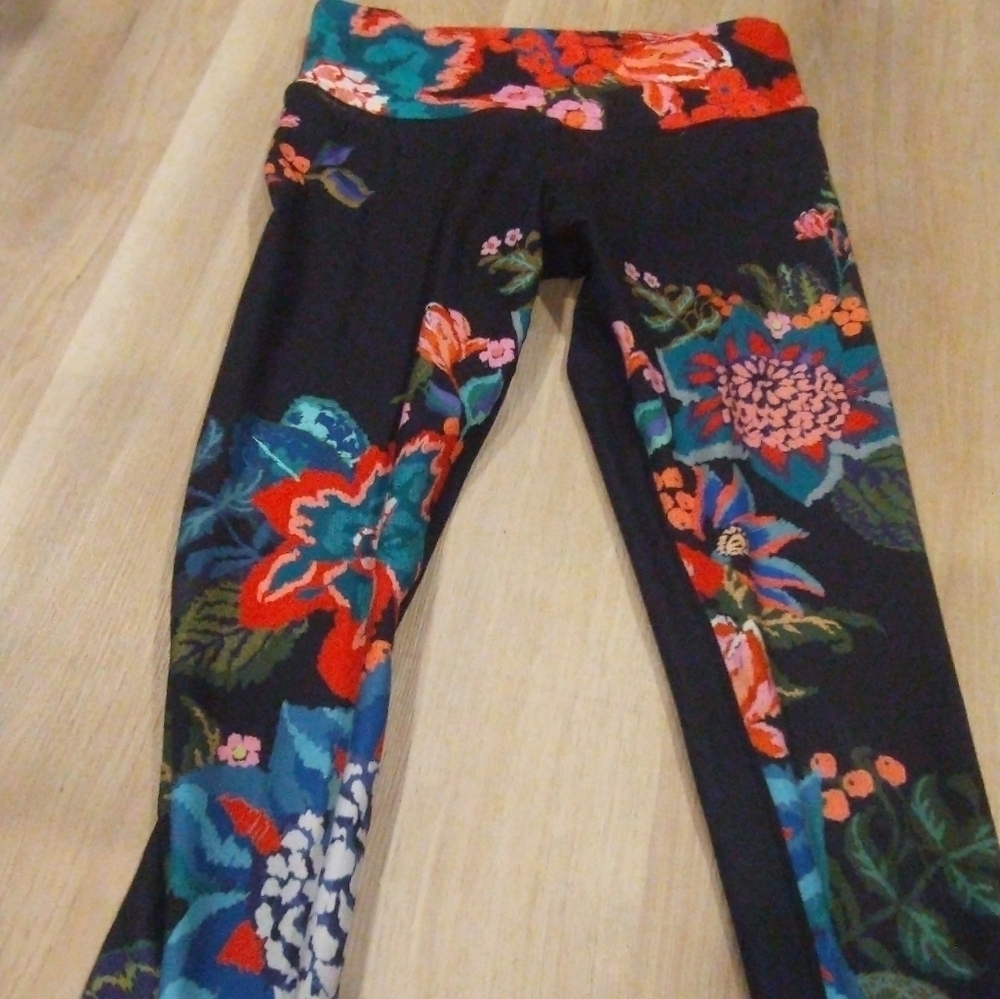 Super cute yoga pants size small